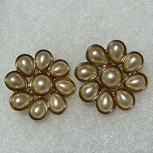 Monet Vintage Faux Pearl Gold Tone Trim Flower Clip On Earrings
